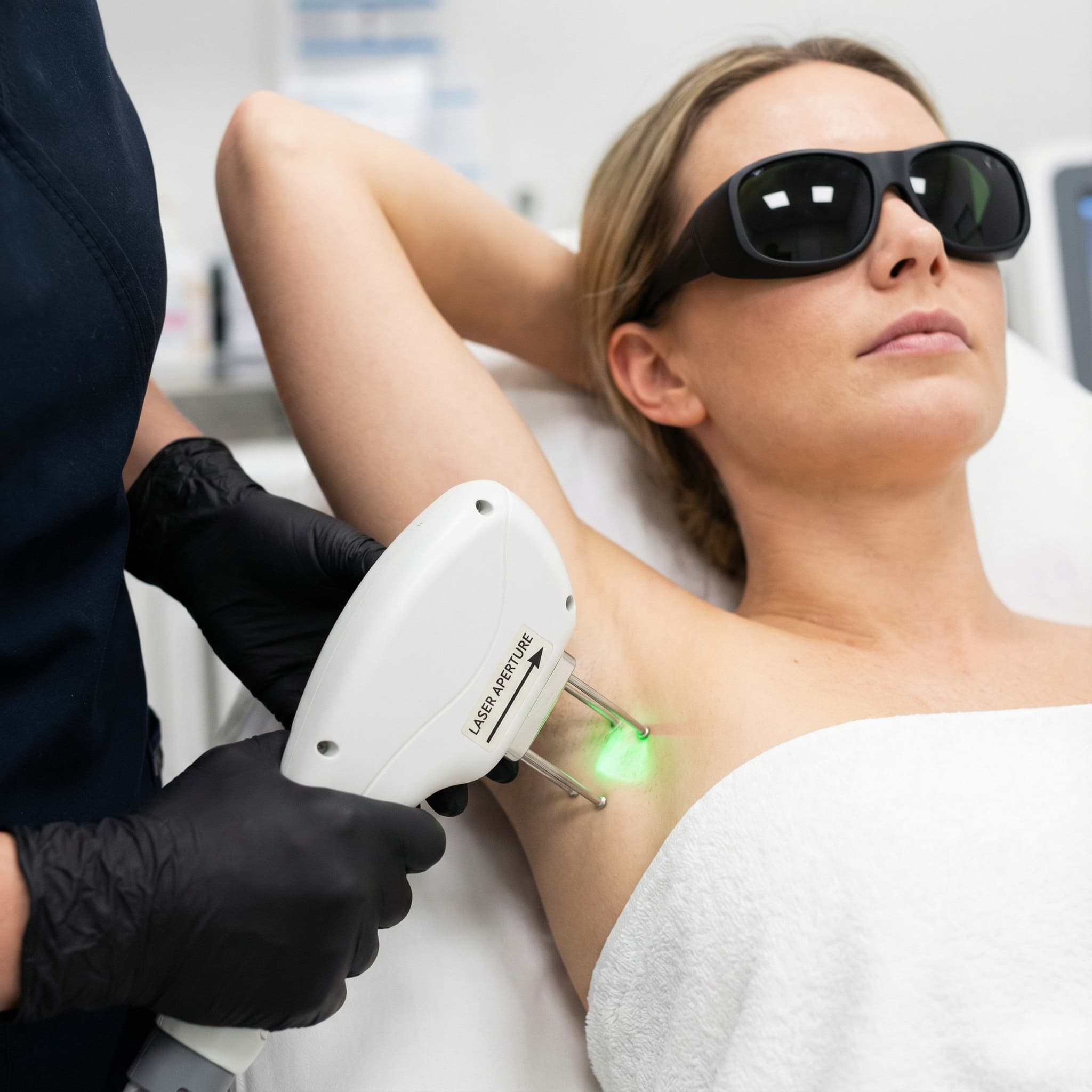 IPL - Lumière Pulsée - Traitement des rougeurs, couperose et taches avec la technol - Clinique La Marina